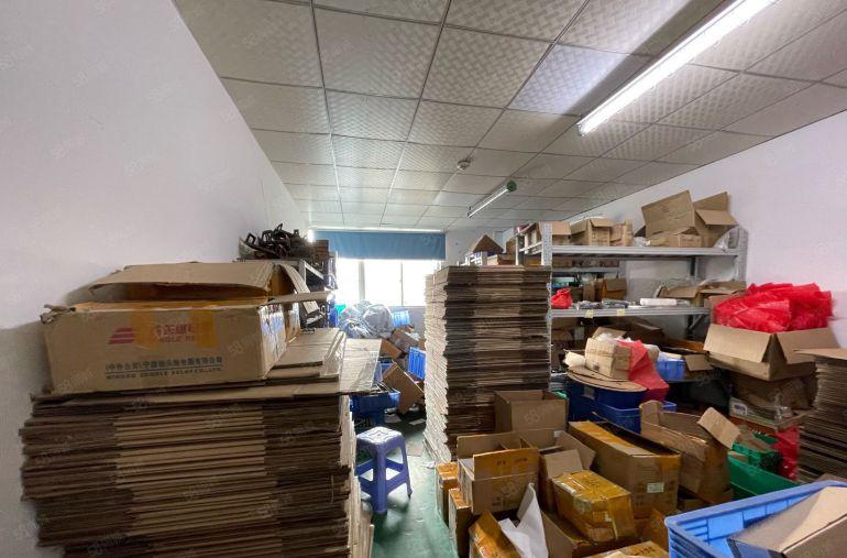 西乡固戍工业区，电梯口位置，原房东直租带装修520平厂房出租