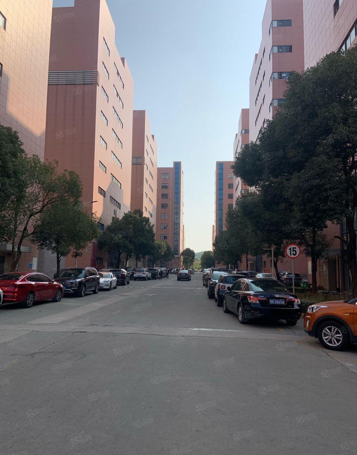 石岩物流园红本厂房带装修单层面积6800平方厂房招租