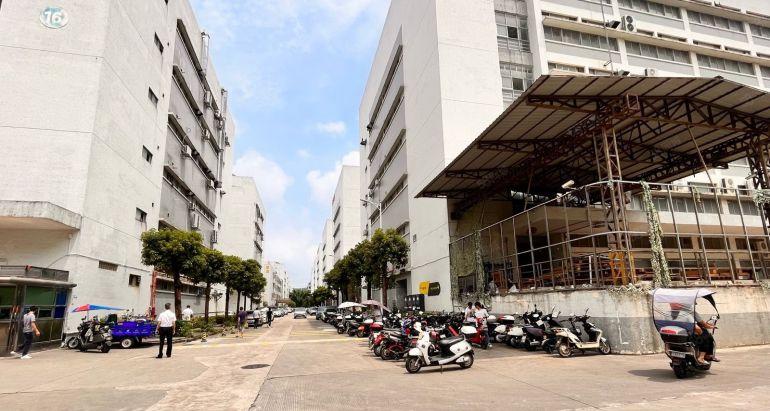 石岩塘头村委重工厂房一楼高六米2090平200平起出租分租