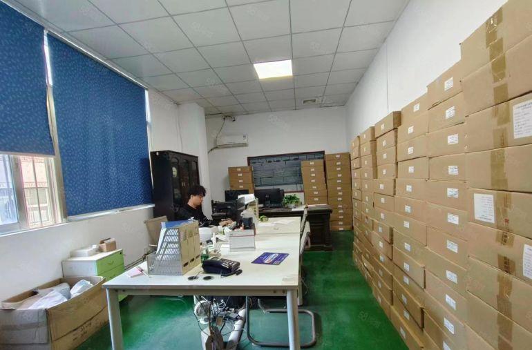 西乡固戍地铁站，带装修473平厂房出租，水电到位，拎包可用