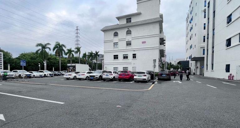 石岩高速口地铁口桃花园花园式厂房7200平精装修水电到位出租