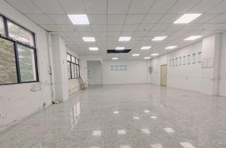 西乡宝田地铁站，260平400平，带装修厂房仓库出租，带货梯