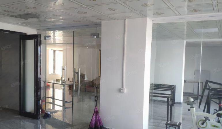 新桥高速路口旁原房东三楼一整层350平方米精装修厂房招租