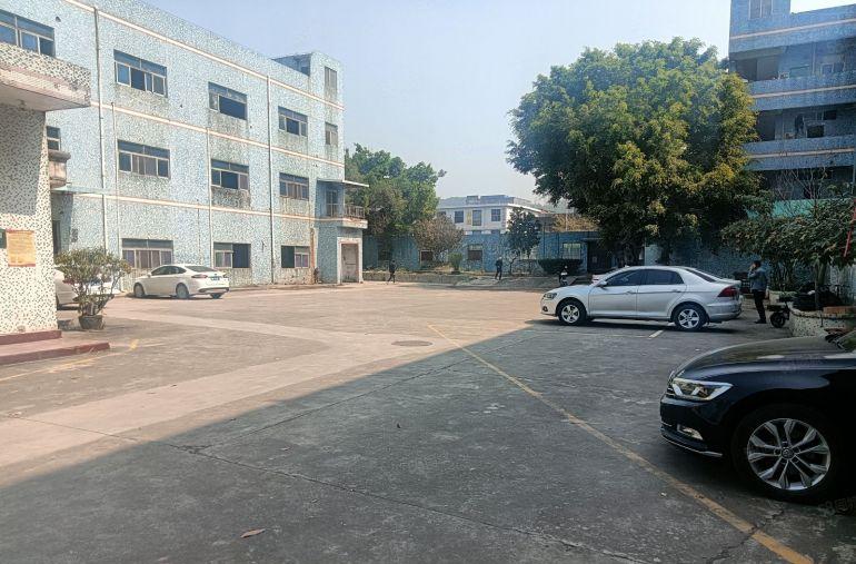 深圳宝安福永主干道旁边大型产业园现成装修大小可分租