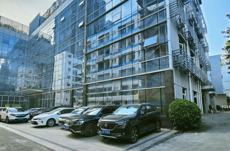 地铁口原开发商自用整层2200平带豪华靓装位置形象俱佳