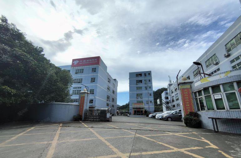 西乡九围2000平一层全新地坪漆大小分租原房东独门独院空地大