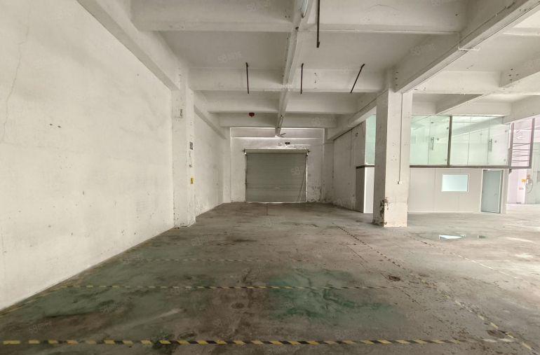 西乡洲石路边，鹤州大型工业园，一楼850平带装修厂房仓库出租