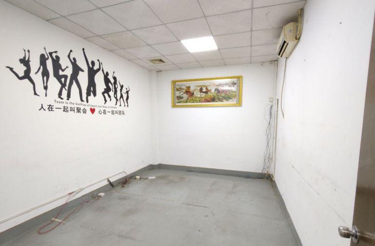 沙井东环路边三楼300平精装修厂房出租