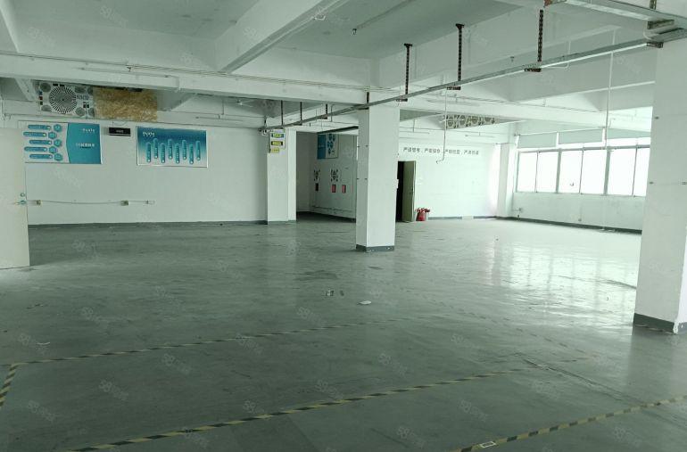 西乡黄田地铁口附近原房东楼上精装修1098平，建筑面积出租！