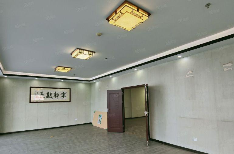 地铁口原开发商自用整层2200平带豪华靓装位置形象俱佳