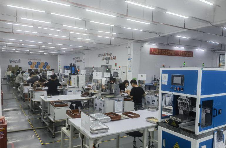 福永和平地铁口国资委红本厂房楼上2000平精装修厂房出租