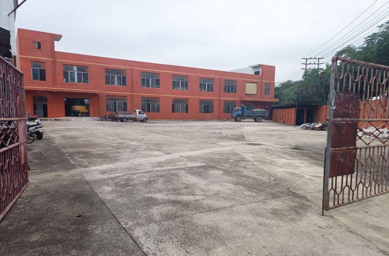 500平起租石岩汽车站附近独院4000平价格30过环评空地大