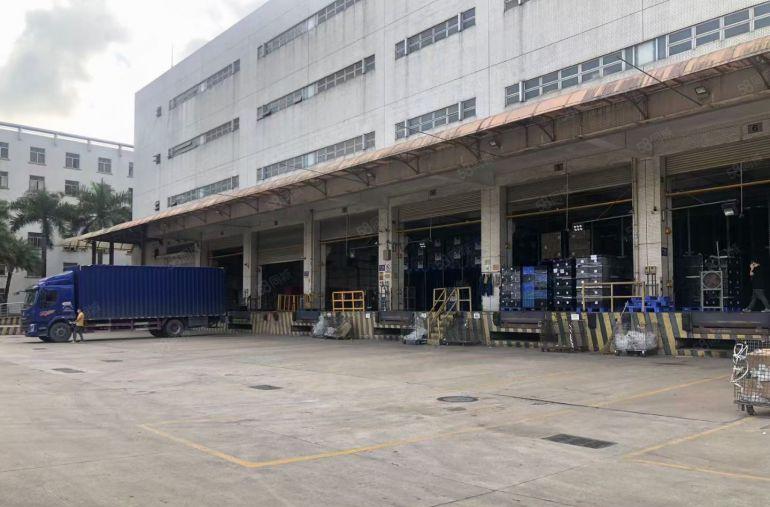 石岩高速出口 独院红本物流仓库46520平米 出租