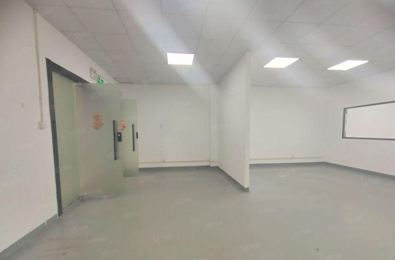 西乡，固戍地铁站附近，大型工业园，楼上带装修350平厂房出租