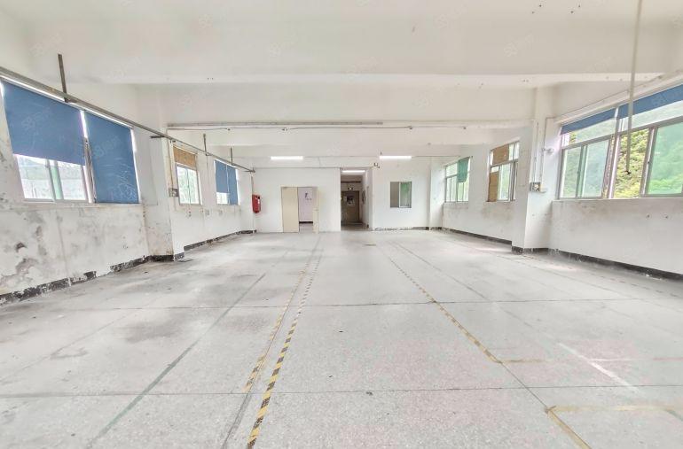 西乡，九围簕竹角，整层760平带装修厂房仓库出租，租金21元