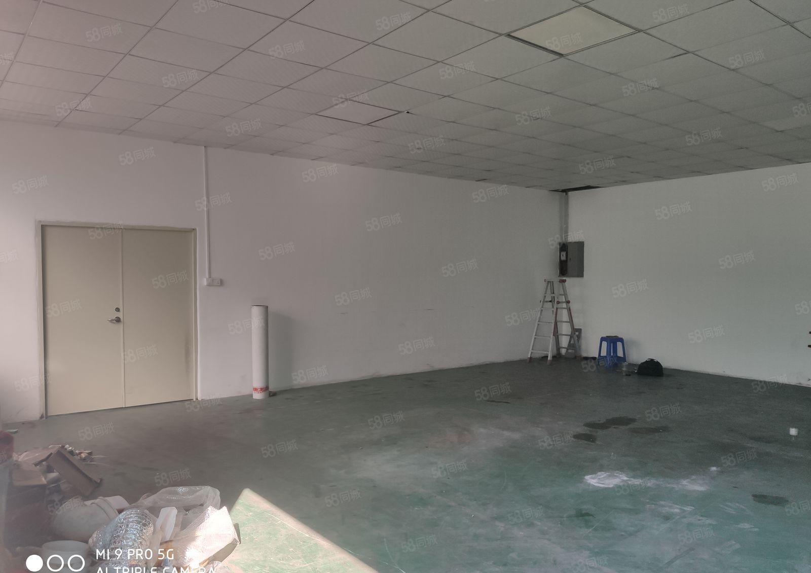 西乡洲石路边工业区一楼800平米带装修厂房出租