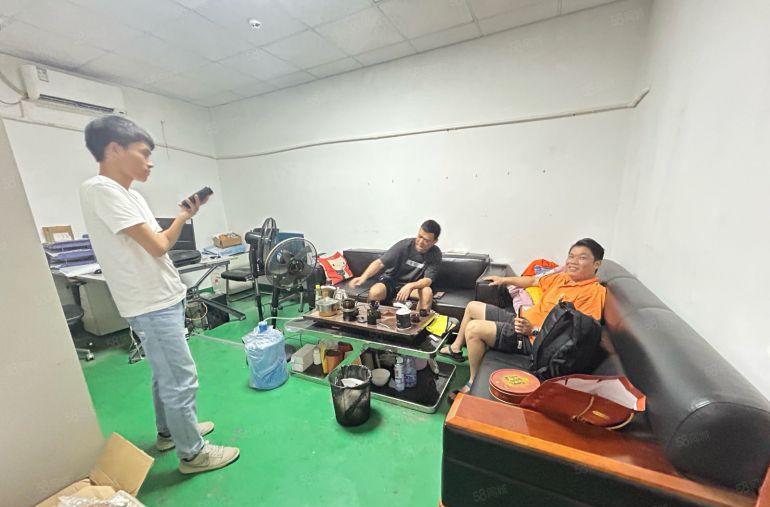 沙井后亭新出厂房3楼410平，水电到位，即租即用，有配套宿舍