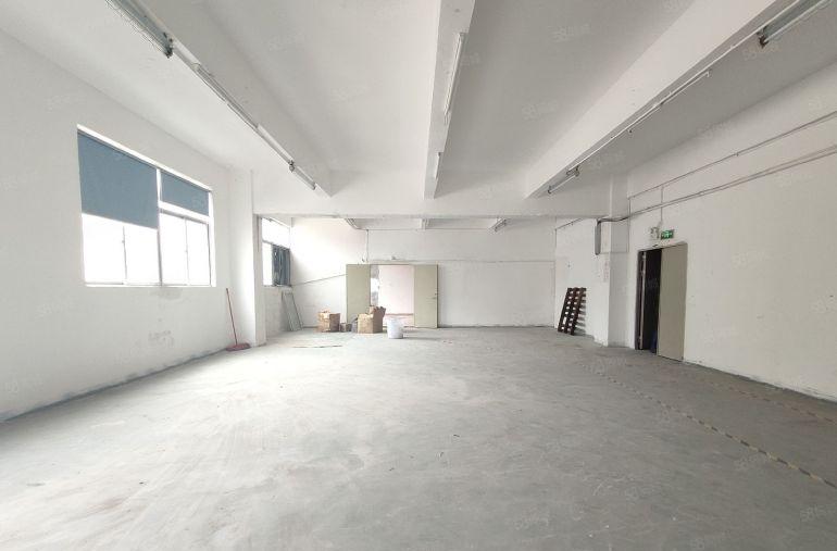 固戍一路附近，新出带装修厂房650平，电梯口户型租金28每平