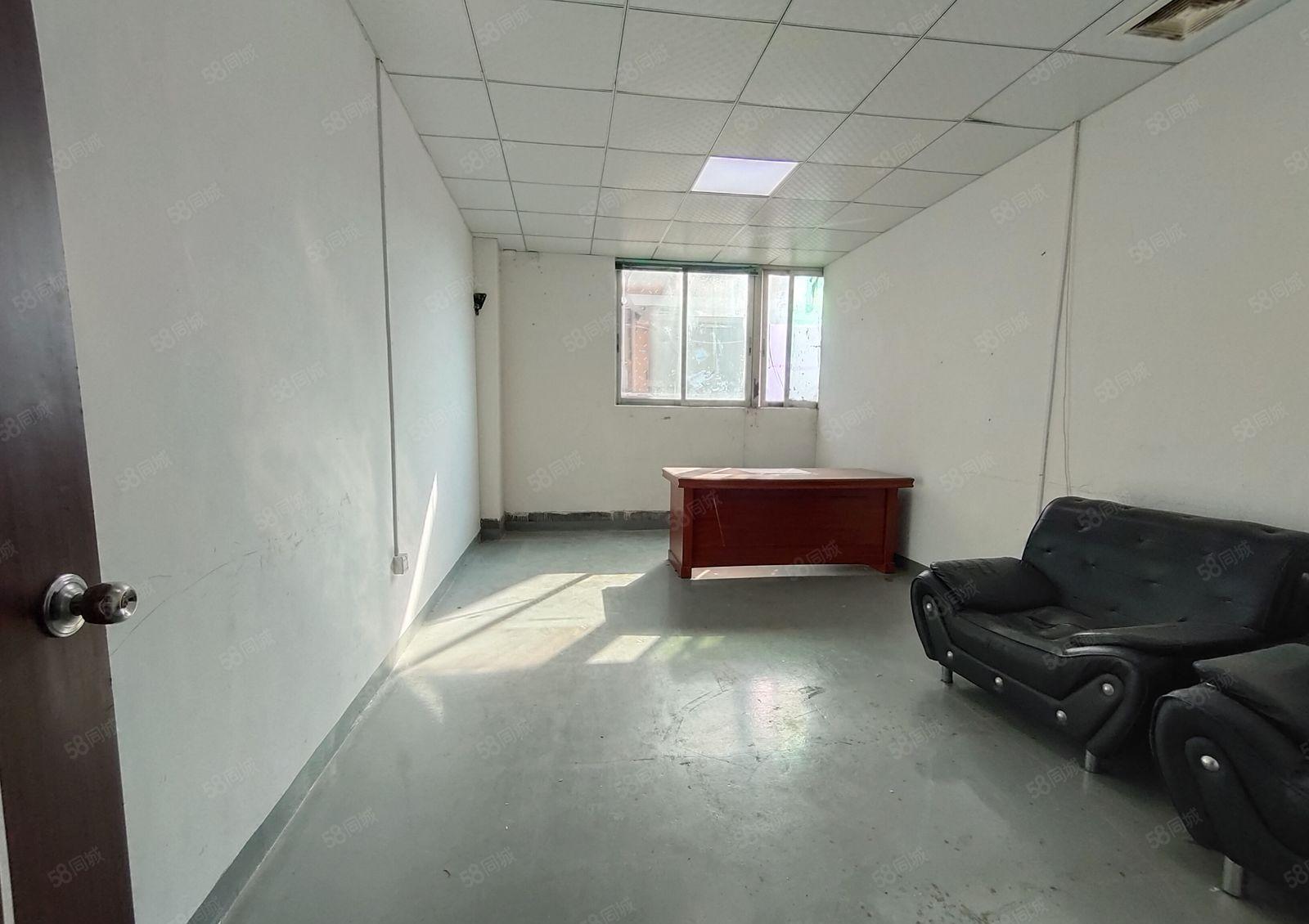 西乡洲石路，九围，电梯口400平精装厂房仓库出租，租金25元