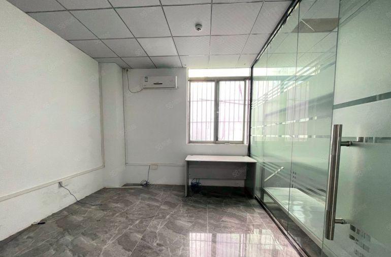 直租！西乡鹤洲，桃源居附近，电梯口带装修728平厂房出租