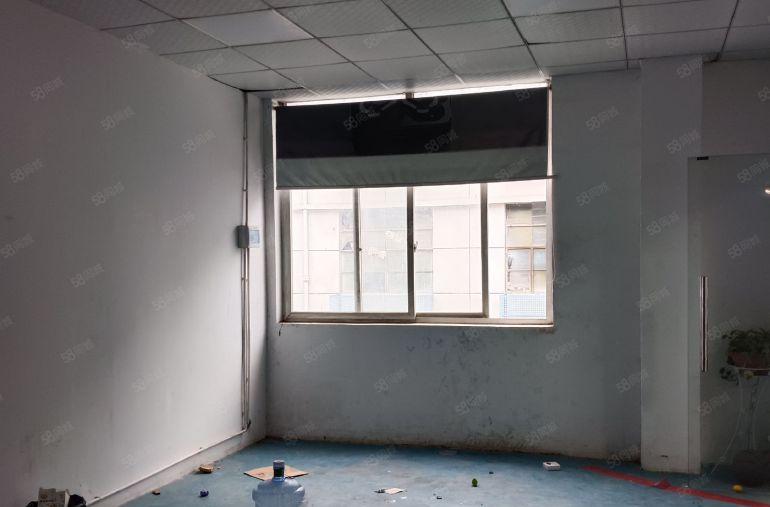 西乡黄田大门附近重工业厂房二楼精装修375平，有办公室仓库