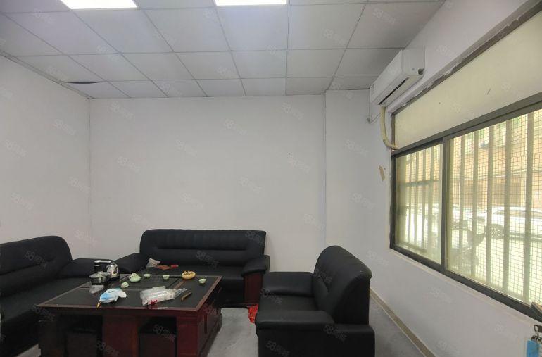 西乡固戍工业园，宿舍一楼带装修190平，原房东出租，使用率高