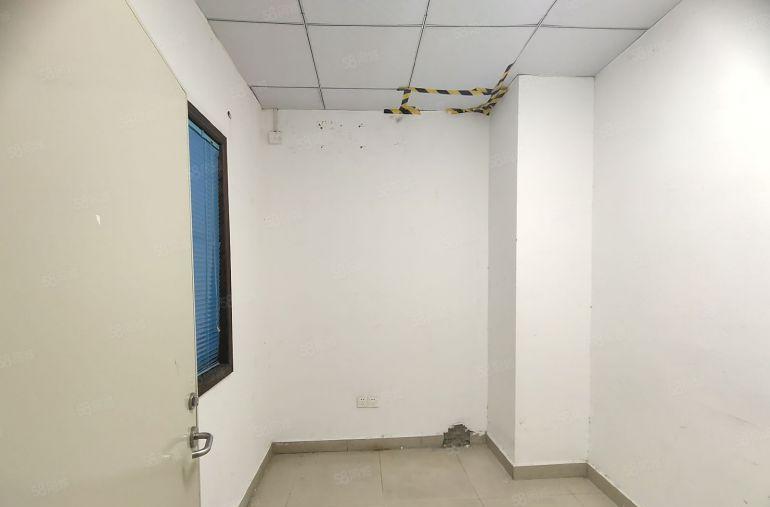 西乡，固戍工业园，原房东直租，带装修450平厂房，使用率8成