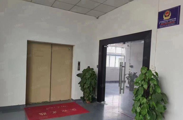 石岩二楼精装修500平低价厂房出租仓库分租地铁口空地大好停车