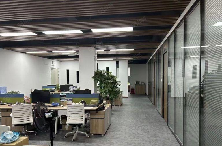 松岗地铁口整层2000平方原房东带豪华装修厂房出租红本重工业