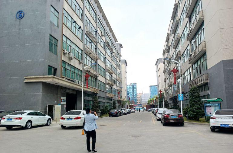 西乡主干到旁大型园区楼上1380平精装厂房仓库出租