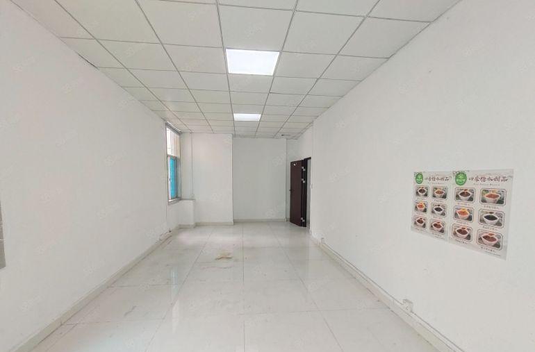 西乡，鹤洲大型工业园，一楼带装修600平厂房仓库出租，电到位