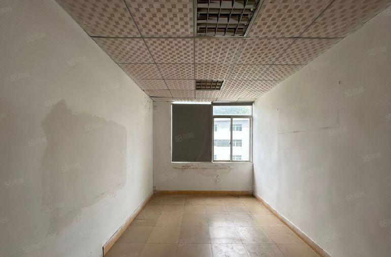 特价25元！固戍工业区，电梯口带装修独立半层370平厂房出租