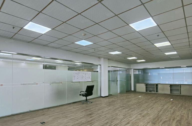 地铁口原开发商自用整层2200平带豪华靓装位置形象俱佳