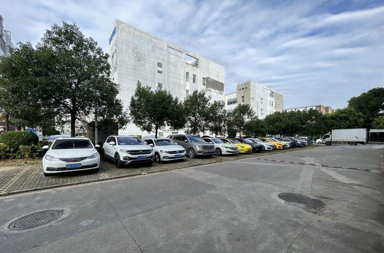 石岩上屋原房东科技园楼上500平带3间办公室厂房实际面积出租