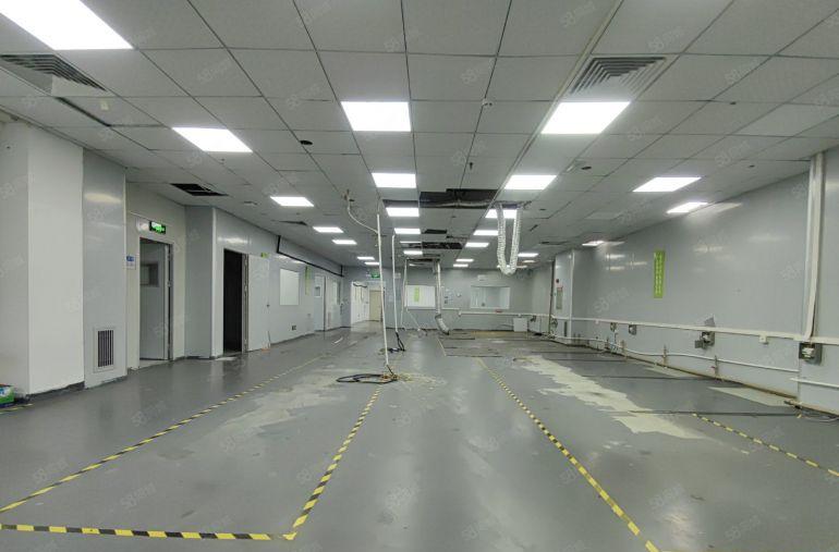 宝安机场附近，大型产业园楼上1250平带装修厂房出租无转让费