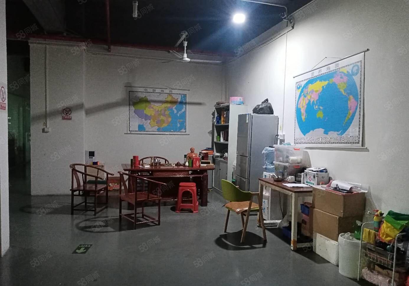 石岩外环新出厂房楼上13000平方现有前台办公室装修