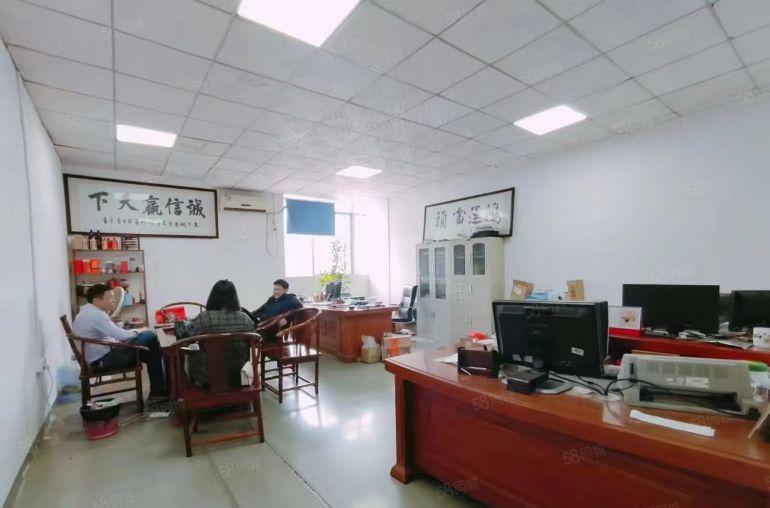 石岩新出楼上750平米厂房出租，现成水电办公室