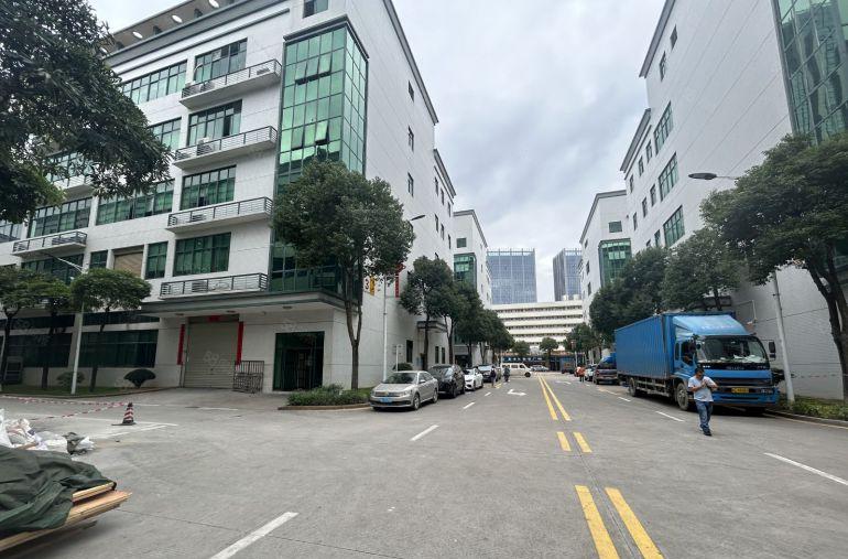 石岩宏发工业区业主厂房出租200平至28000平米带现成装修