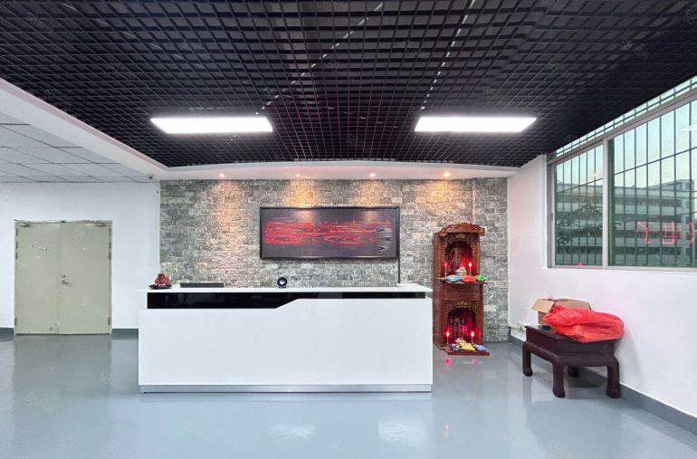 西乡地铁口3楼1800平厂房出租带精装修办公室车间