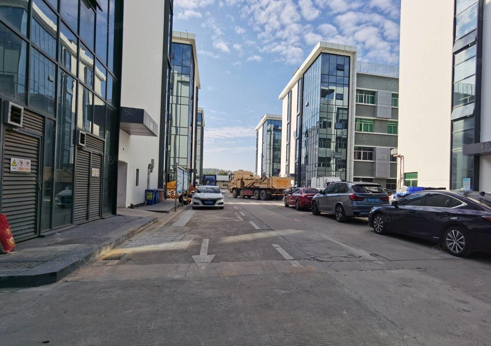 石岩新出楼上900平原房东精装修厂房出租可分租