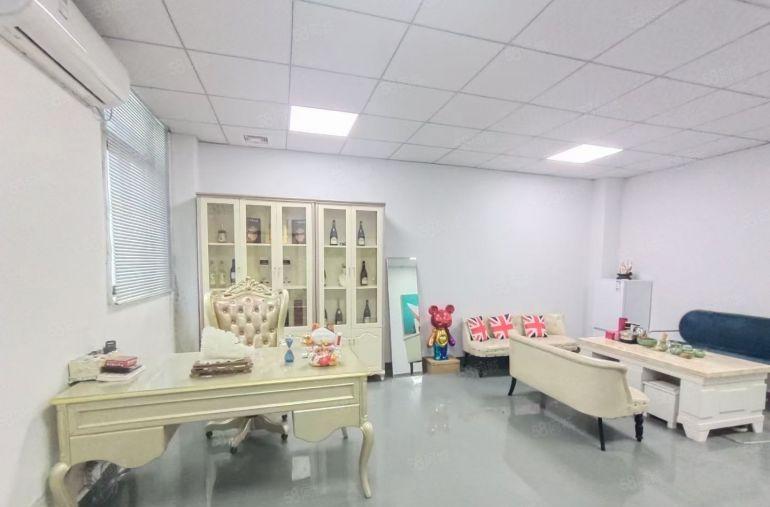 直租！西乡鹤洲大型工业区，带装修1300平厂房出租，拎包可用