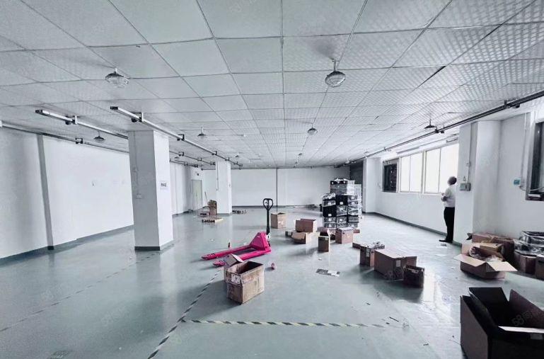 西乡固戍地铁口1285平精装修办公研发仓库厂房低价出租无公摊