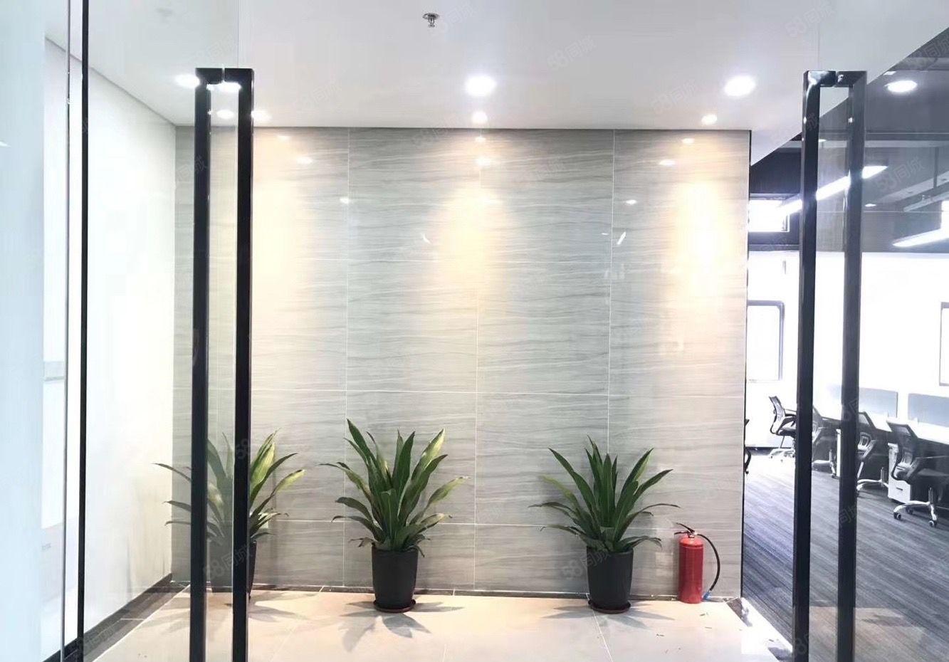 松岗地铁站新出楼上带装修500平方厂房招租