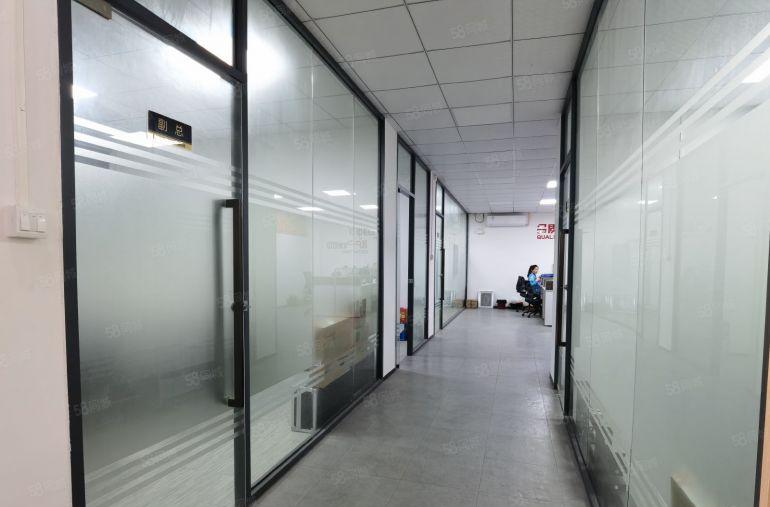 石岩北环新出1600平米带装修厂房出租，可分租