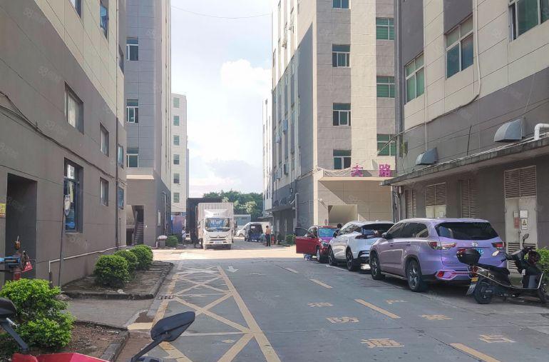 松岗溪头地铁站旁原房东精装修1500平方办公室厂房低价出租