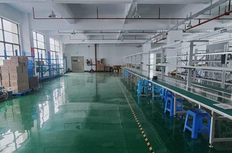 石岩料坑新出楼上1500平精装厂房，水电齐全，