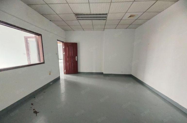 西乡固戍，大型工业园，带装修300平厂房出租，园区停车充足