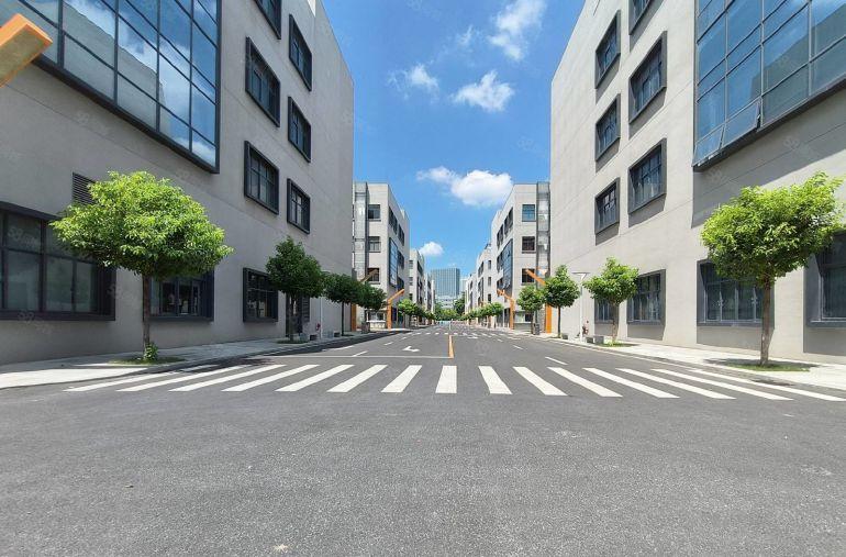 宝安石岩汽车站旁独院分租一二楼1000平一层有装修