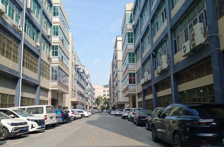 石岩原房东楼上1600平米精装修厂房招租，现成水电办公室