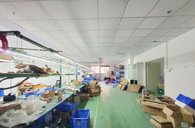 固戍正规工业园，电梯口500平，带装修厂房仓库出租，使用率高